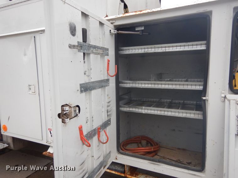 image for item GB9822 2006 Freightliner Business Class M2 digger derrick truck