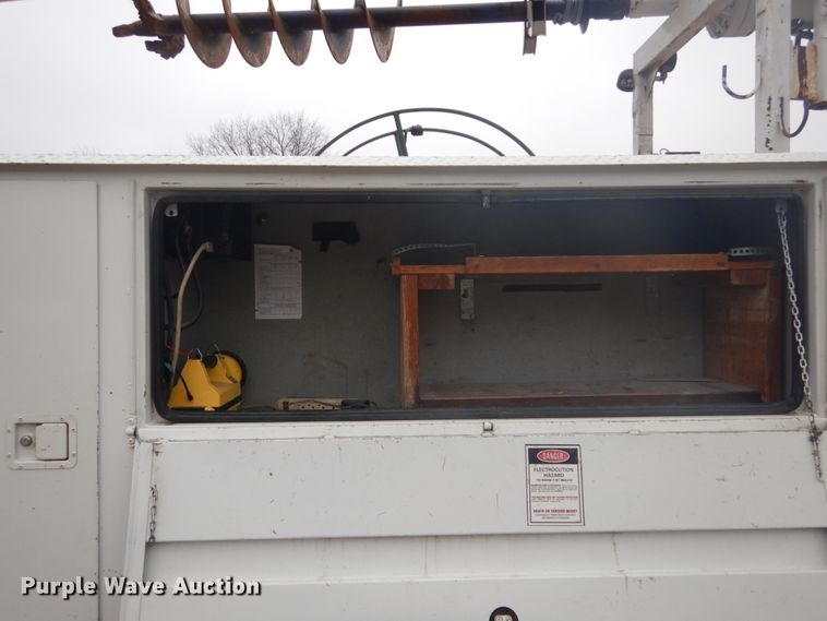 image for item GB9822 2006 Freightliner Business Class M2 digger derrick truck