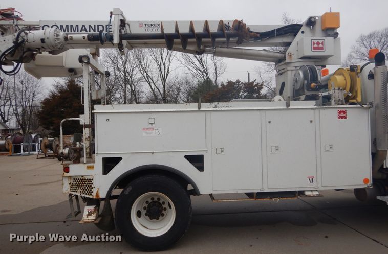 image for item GB9822 2006 Freightliner Business Class M2 digger derrick truck