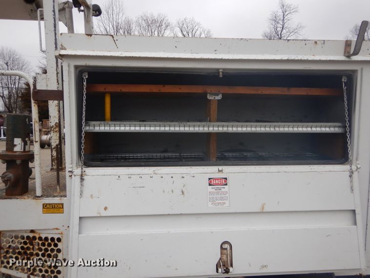 image for item GB9822 2006 Freightliner Business Class M2 digger derrick truck