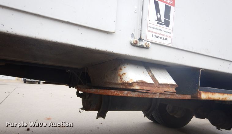 image for item GB9822 2006 Freightliner Business Class M2 digger derrick truck