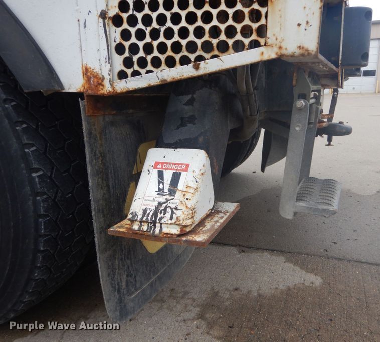 image for item GB9822 2006 Freightliner Business Class M2 digger derrick truck