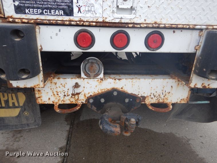 image for item GB9822 2006 Freightliner Business Class M2 digger derrick truck