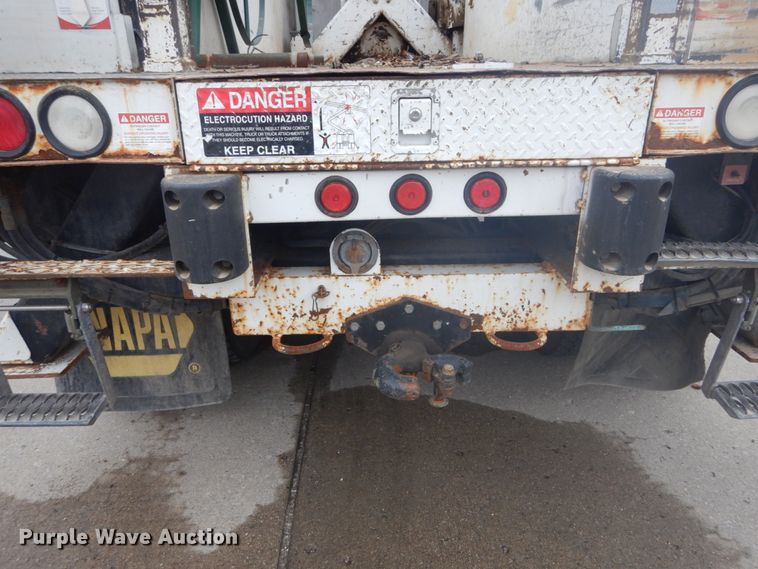 image for item GB9822 2006 Freightliner Business Class M2 digger derrick truck