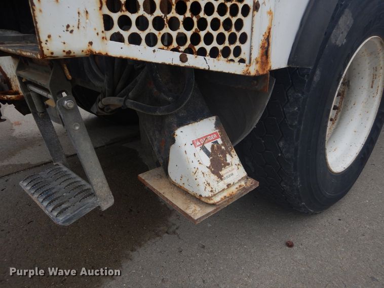 image for item GB9822 2006 Freightliner Business Class M2 digger derrick truck