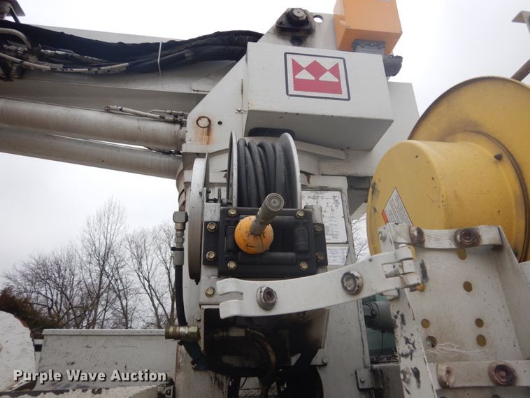 image for item GB9822 2006 Freightliner Business Class M2 digger derrick truck