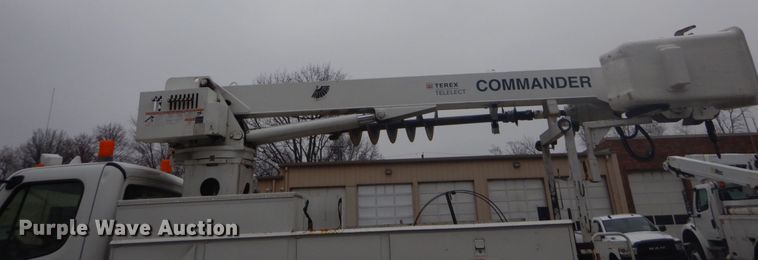 image for item GB9822 2006 Freightliner Business Class M2 digger derrick truck