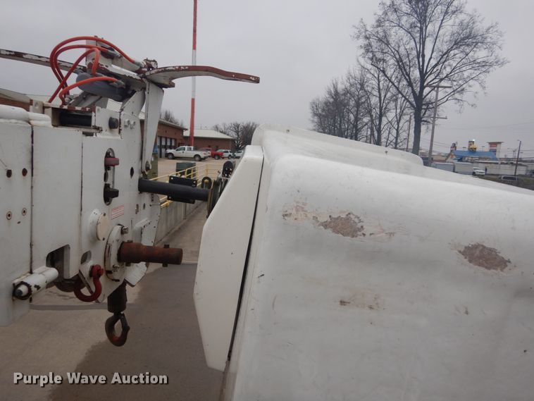 image for item GB9822 2006 Freightliner Business Class M2 digger derrick truck