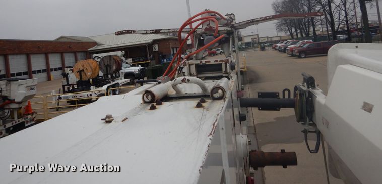 image for item GB9822 2006 Freightliner Business Class M2 digger derrick truck