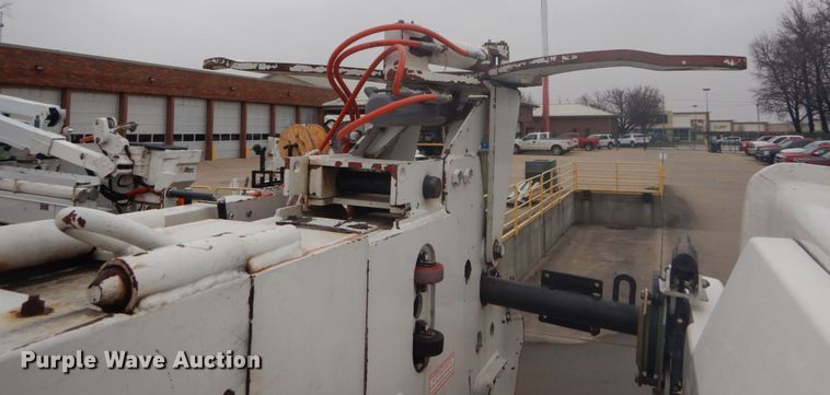 image for item GB9822 2006 Freightliner Business Class M2 digger derrick truck