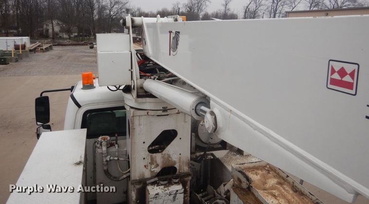 image for item GB9822 2006 Freightliner Business Class M2 digger derrick truck