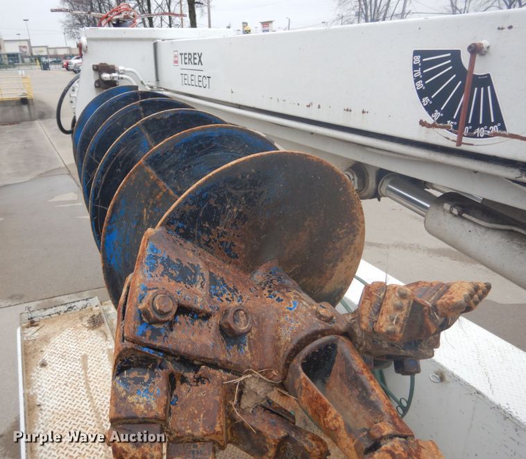 image for item GB9822 2006 Freightliner Business Class M2 digger derrick truck