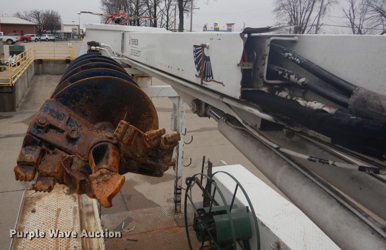 image for item GB9822 2006 Freightliner Business Class M2 digger derrick truck