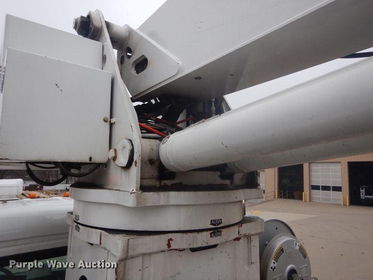 image for item GB9822 2006 Freightliner Business Class M2 digger derrick truck