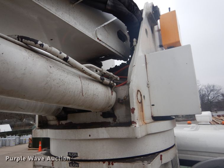 image for item GB9822 2006 Freightliner Business Class M2 digger derrick truck