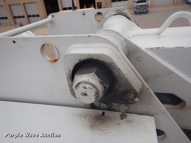 image for item GB9822 2006 Freightliner Business Class M2 digger derrick truck