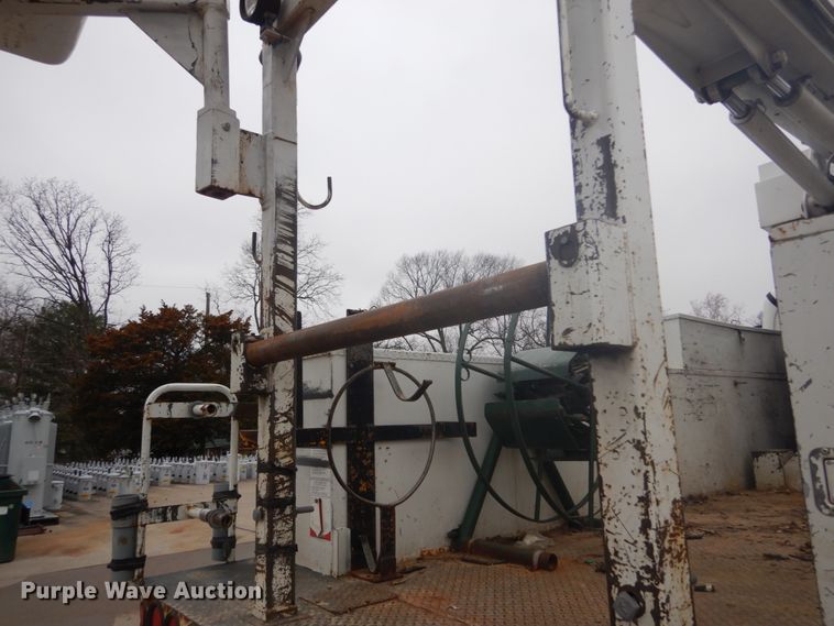 image for item GB9822 2006 Freightliner Business Class M2 digger derrick truck