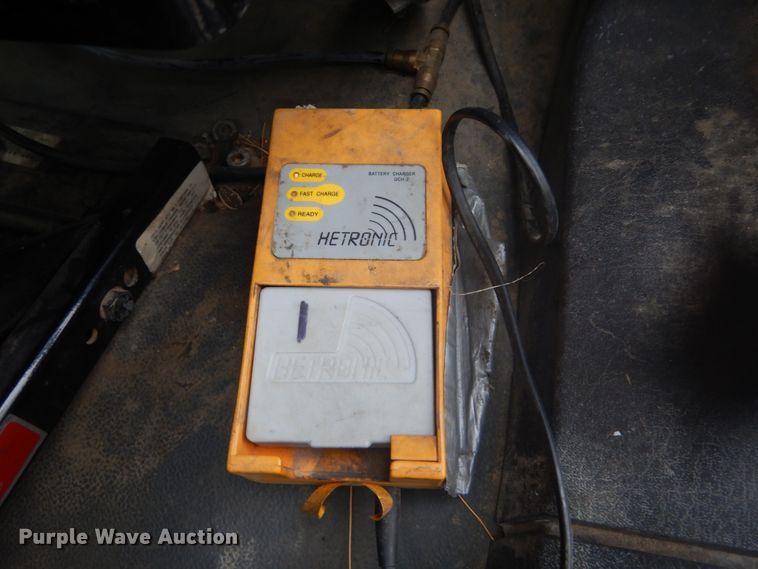 image for item GB9822 2006 Freightliner Business Class M2 digger derrick truck