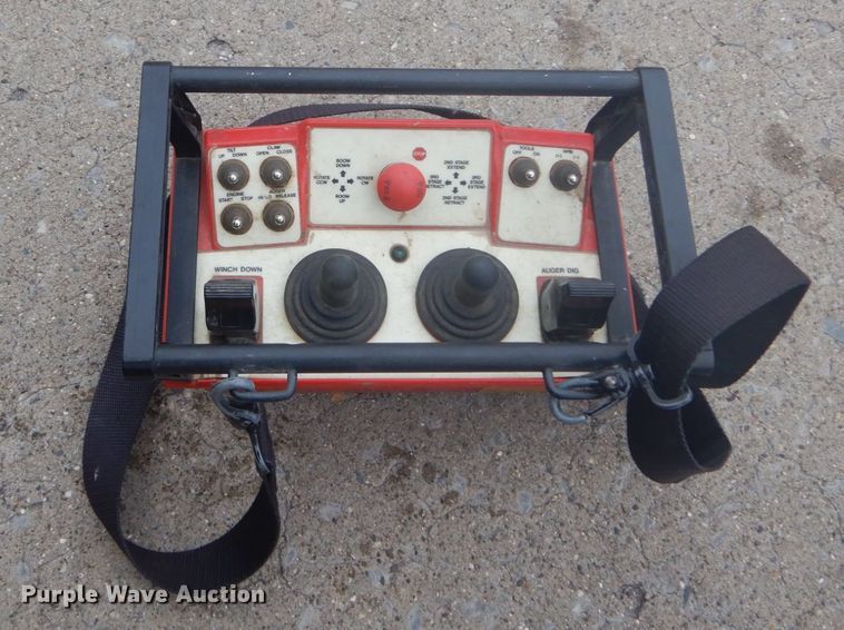 image for item GB9822 2006 Freightliner Business Class M2 digger derrick truck