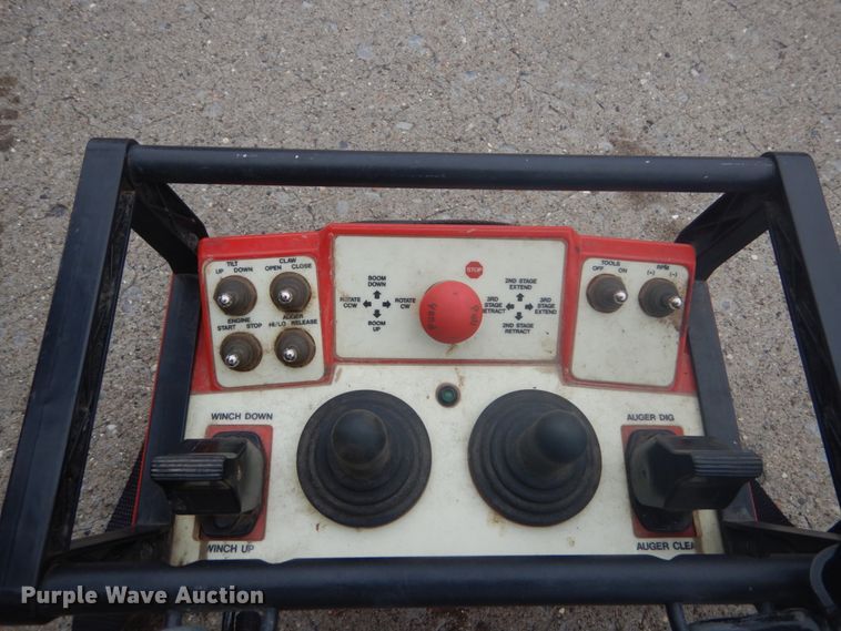 image for item GB9822 2006 Freightliner Business Class M2 digger derrick truck