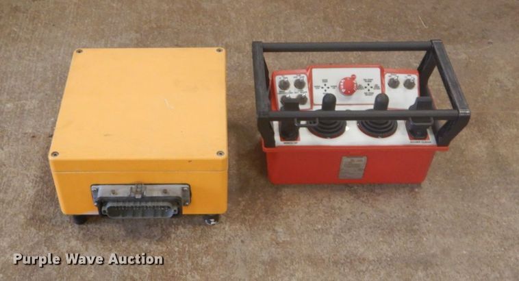 image for item GB9822 2006 Freightliner Business Class M2 digger derrick truck