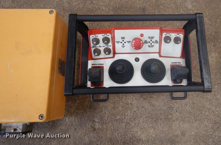 image for item GB9822 2006 Freightliner Business Class M2 digger derrick truck