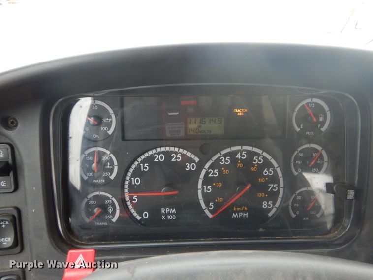 image for item GB9822 2006 Freightliner Business Class M2 digger derrick truck