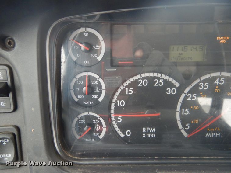 image for item GB9822 2006 Freightliner Business Class M2 digger derrick truck