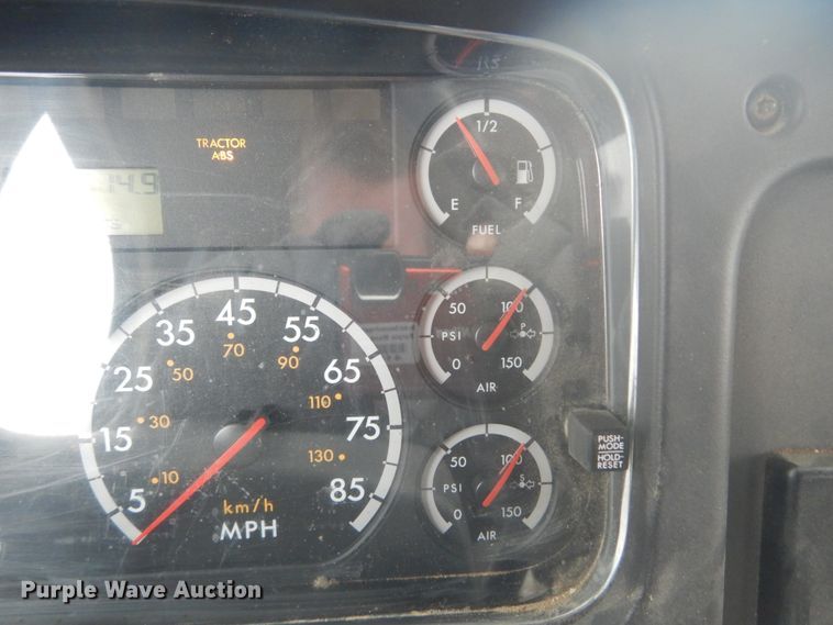 image for item GB9822 2006 Freightliner Business Class M2 digger derrick truck