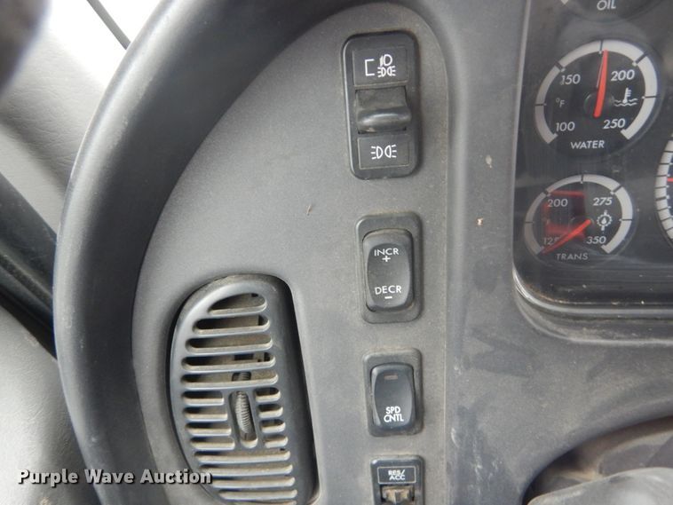 image for item GB9822 2006 Freightliner Business Class M2 digger derrick truck