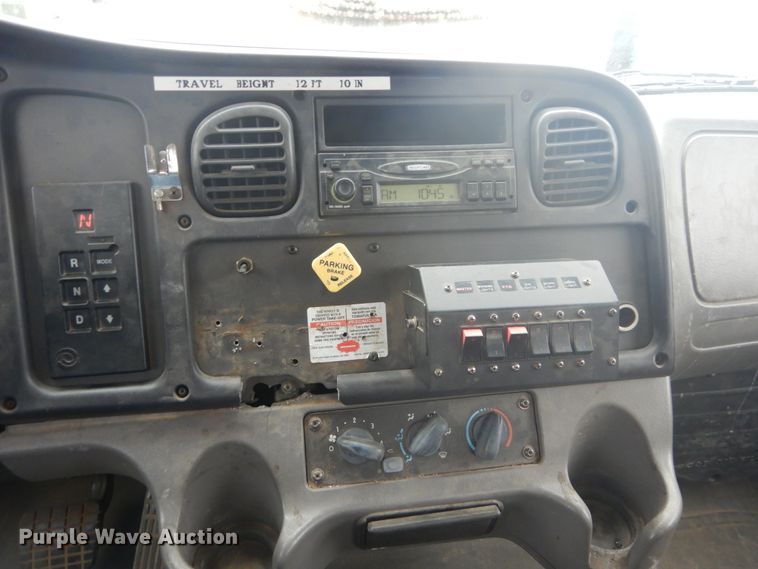 image for item GB9822 2006 Freightliner Business Class M2 digger derrick truck