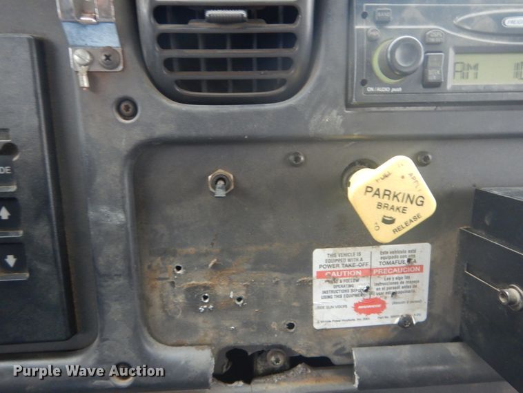 image for item GB9822 2006 Freightliner Business Class M2 digger derrick truck