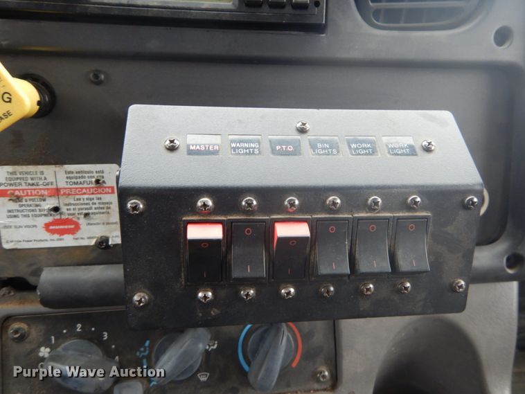 image for item GB9822 2006 Freightliner Business Class M2 digger derrick truck