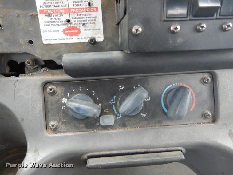 image for item GB9822 2006 Freightliner Business Class M2 digger derrick truck