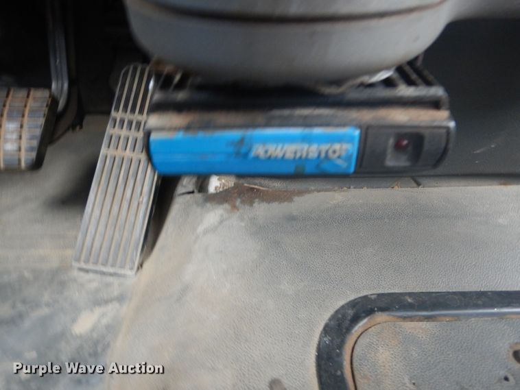 image for item GB9822 2006 Freightliner Business Class M2 digger derrick truck