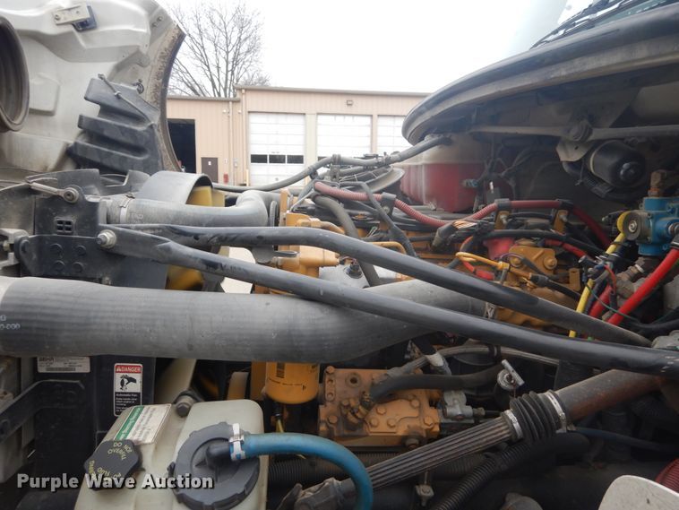 image for item GB9822 2006 Freightliner Business Class M2 digger derrick truck