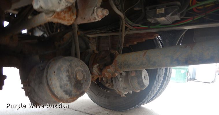 image for item GB9822 2006 Freightliner Business Class M2 digger derrick truck