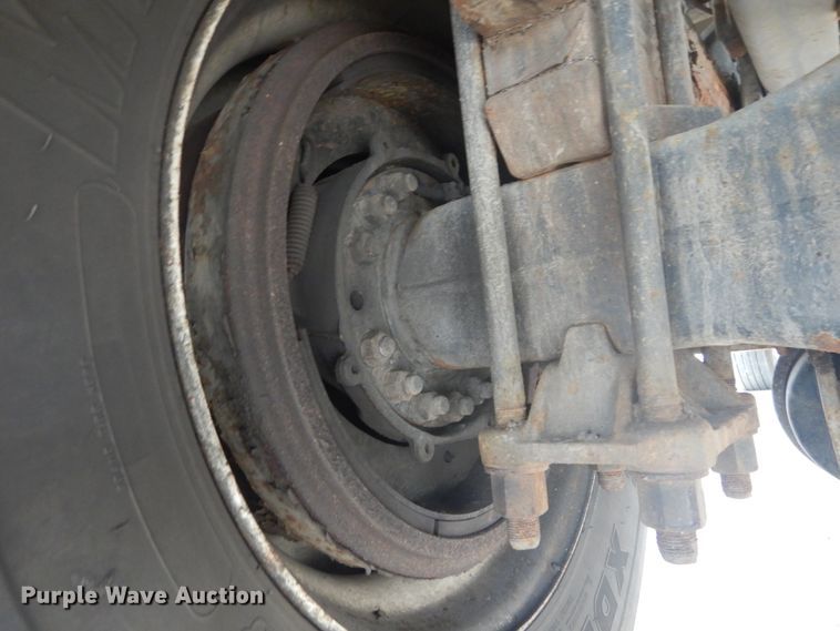 image for item GB9822 2006 Freightliner Business Class M2 digger derrick truck