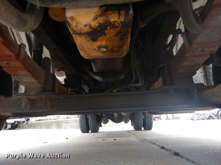 image for item GB9822 2006 Freightliner Business Class M2 digger derrick truck