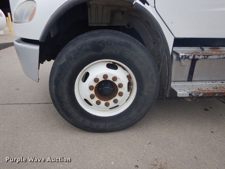 image for item GB9822 2006 Freightliner Business Class M2 digger derrick truck