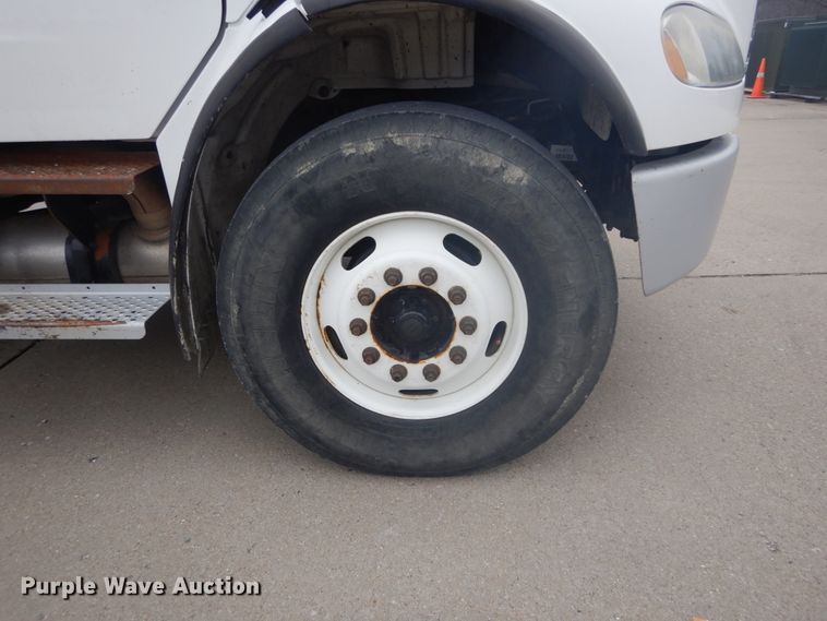 image for item GB9822 2006 Freightliner Business Class M2 digger derrick truck