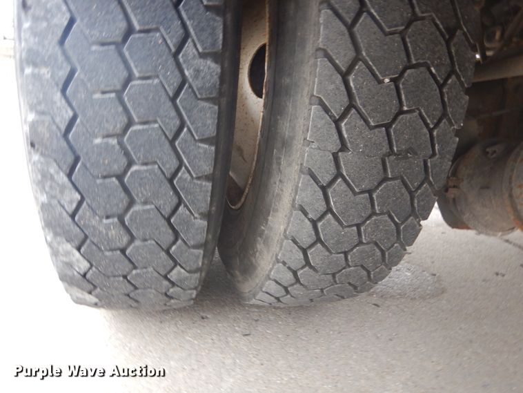 image for item GB9822 2006 Freightliner Business Class M2 digger derrick truck