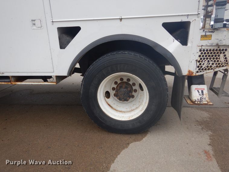 image for item GB9822 2006 Freightliner Business Class M2 digger derrick truck