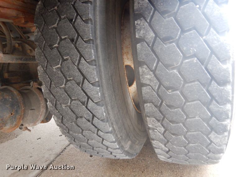 image for item GB9822 2006 Freightliner Business Class M2 digger derrick truck