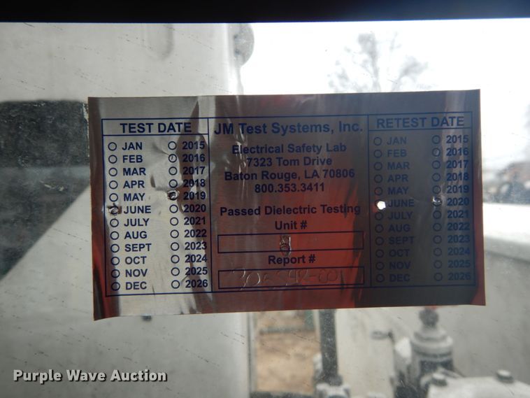 image for item GB9822 2006 Freightliner Business Class M2 digger derrick truck