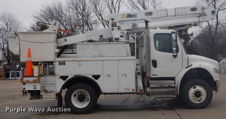 image for item GB9823 2009 Freightliner Business Class M2 bucket truck