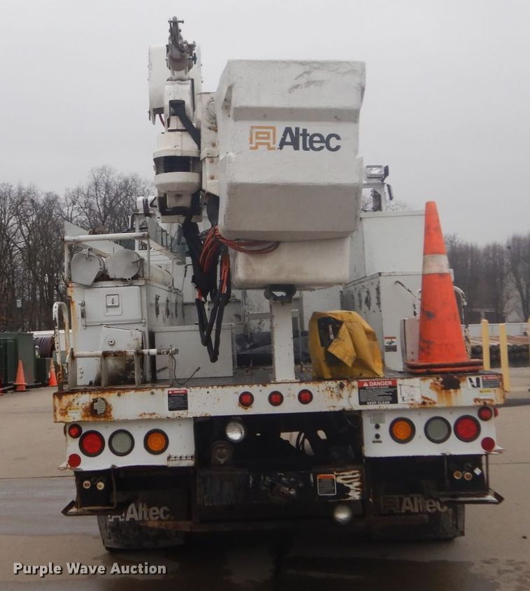 image for item GB9823 2009 Freightliner Business Class M2 bucket truck