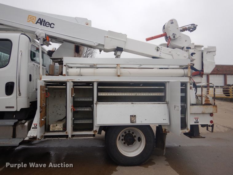 image for item GB9823 2009 Freightliner Business Class M2 bucket truck