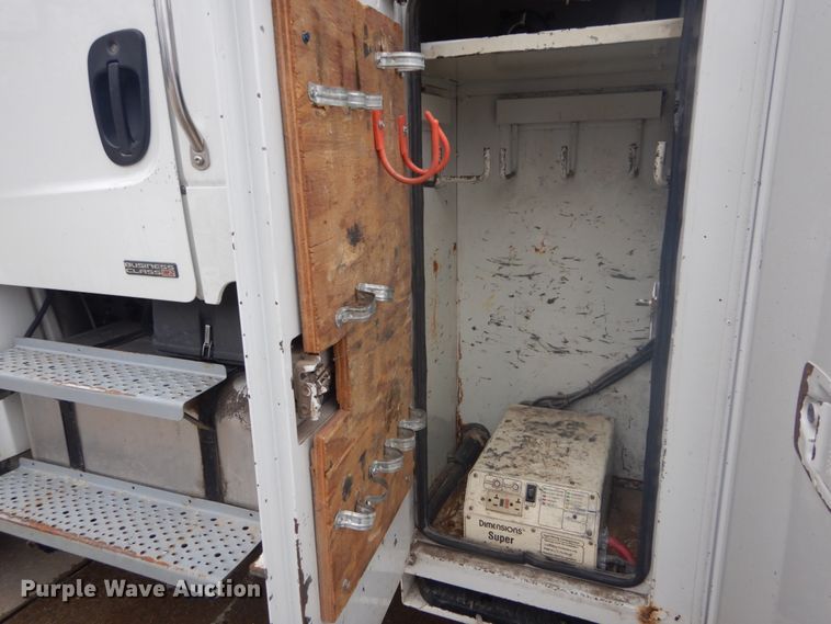 image for item GB9823 2009 Freightliner Business Class M2 bucket truck