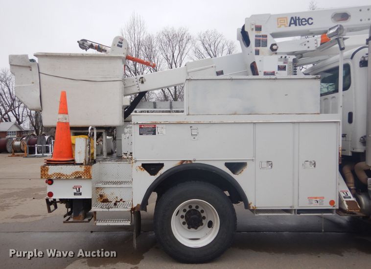 image for item GB9823 2009 Freightliner Business Class M2 bucket truck